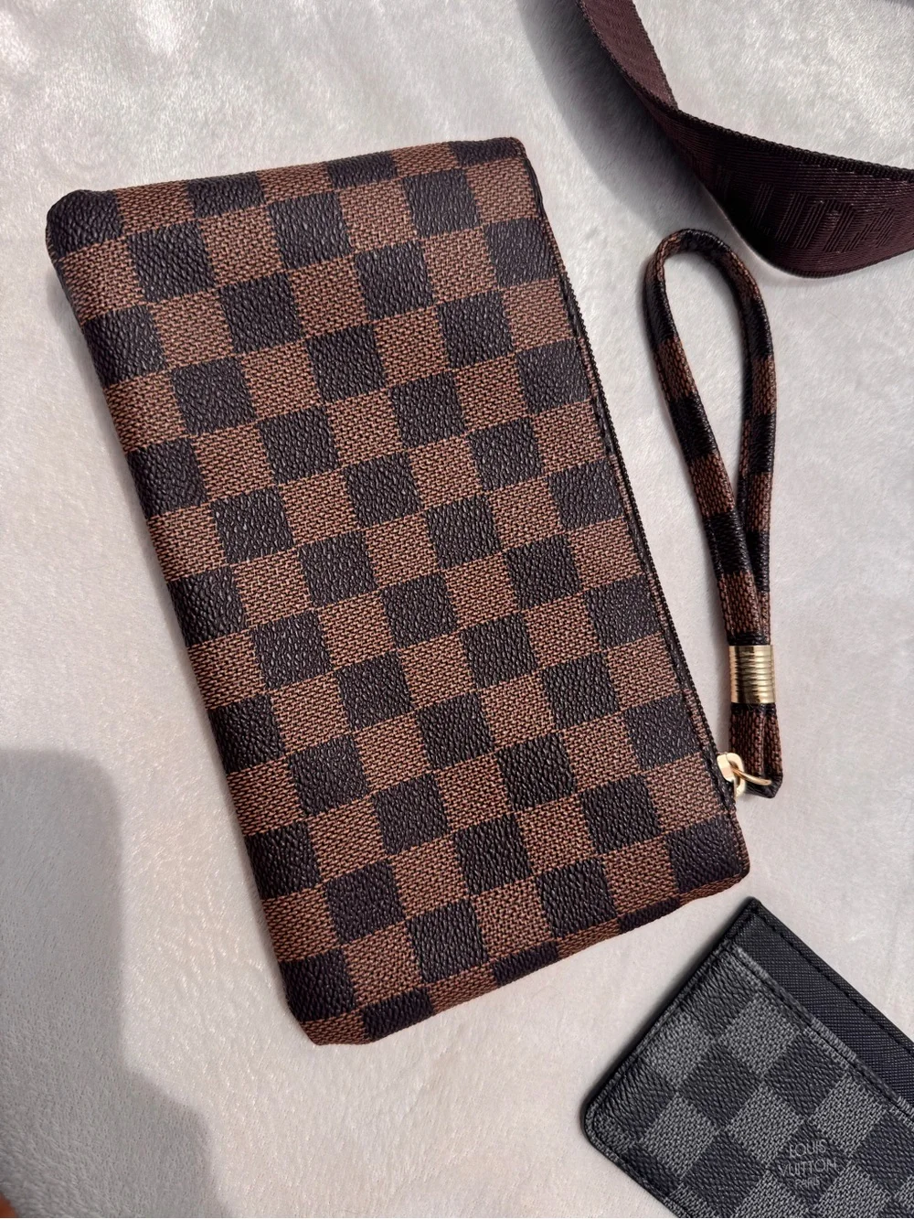 Louis Vuitton Monogram & Damier Brown Crossbody Bag with Gold LV Emblem - Picture 4 of 13